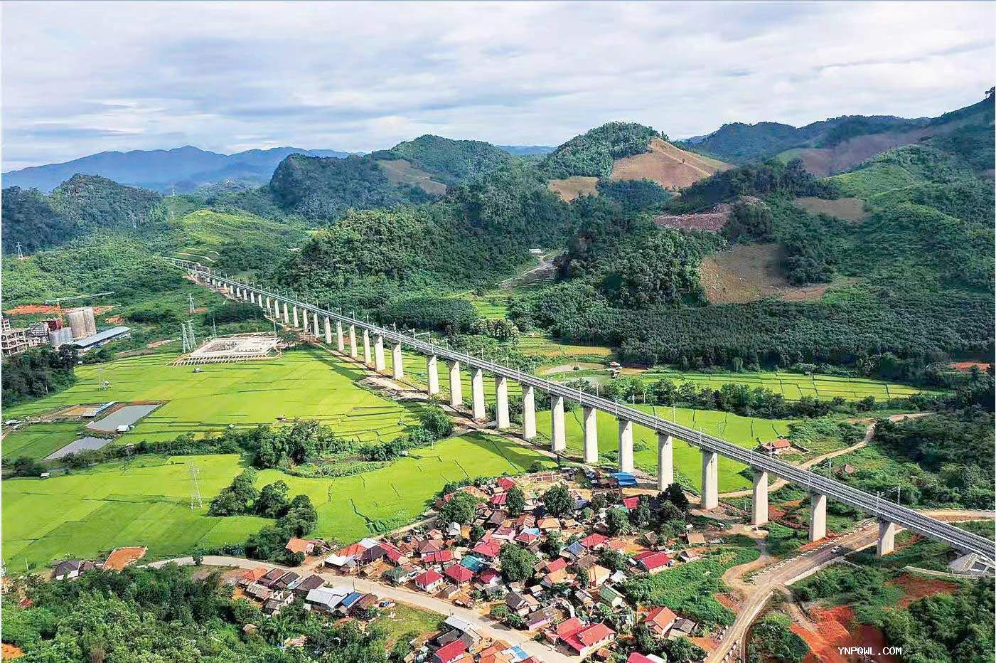 “中老鐵路”攜配齊物流共進(jìn)，共創(chuàng  )美好未來(lái)!